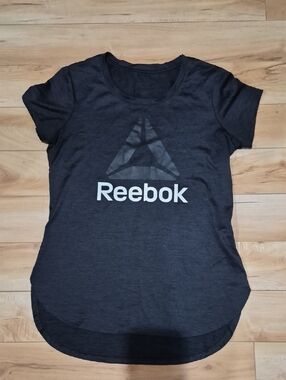 Reebok Women's Size Small Black Short-Sleeve Logo Tee